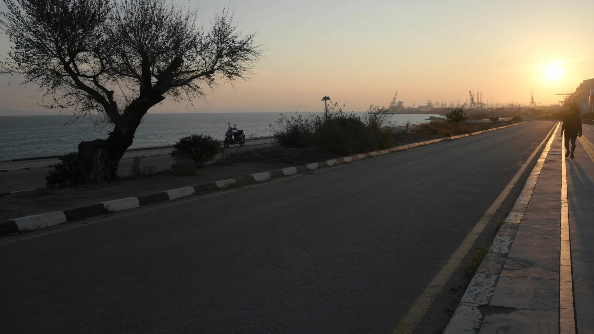 Hafen & Strandpromenade (Navarinou).