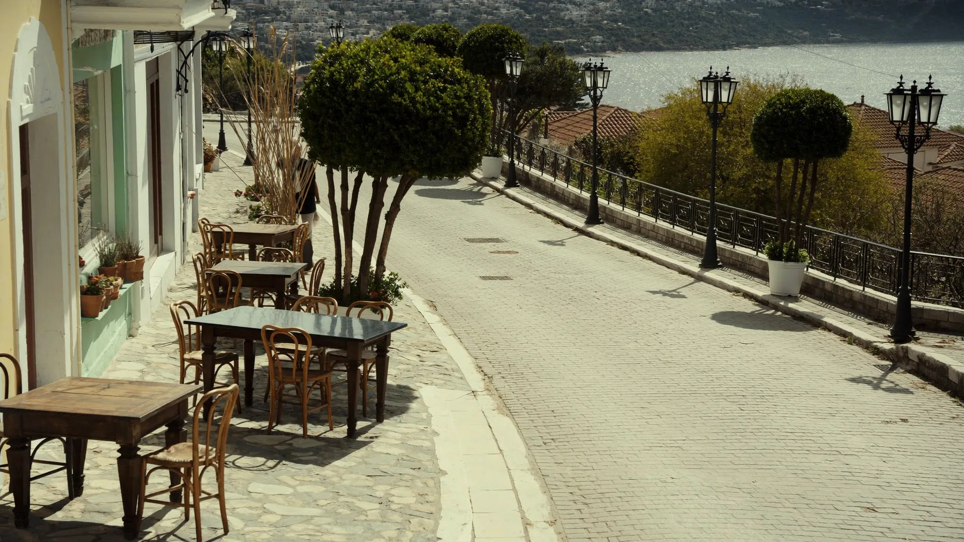 Hafen & Agora-Promenade.