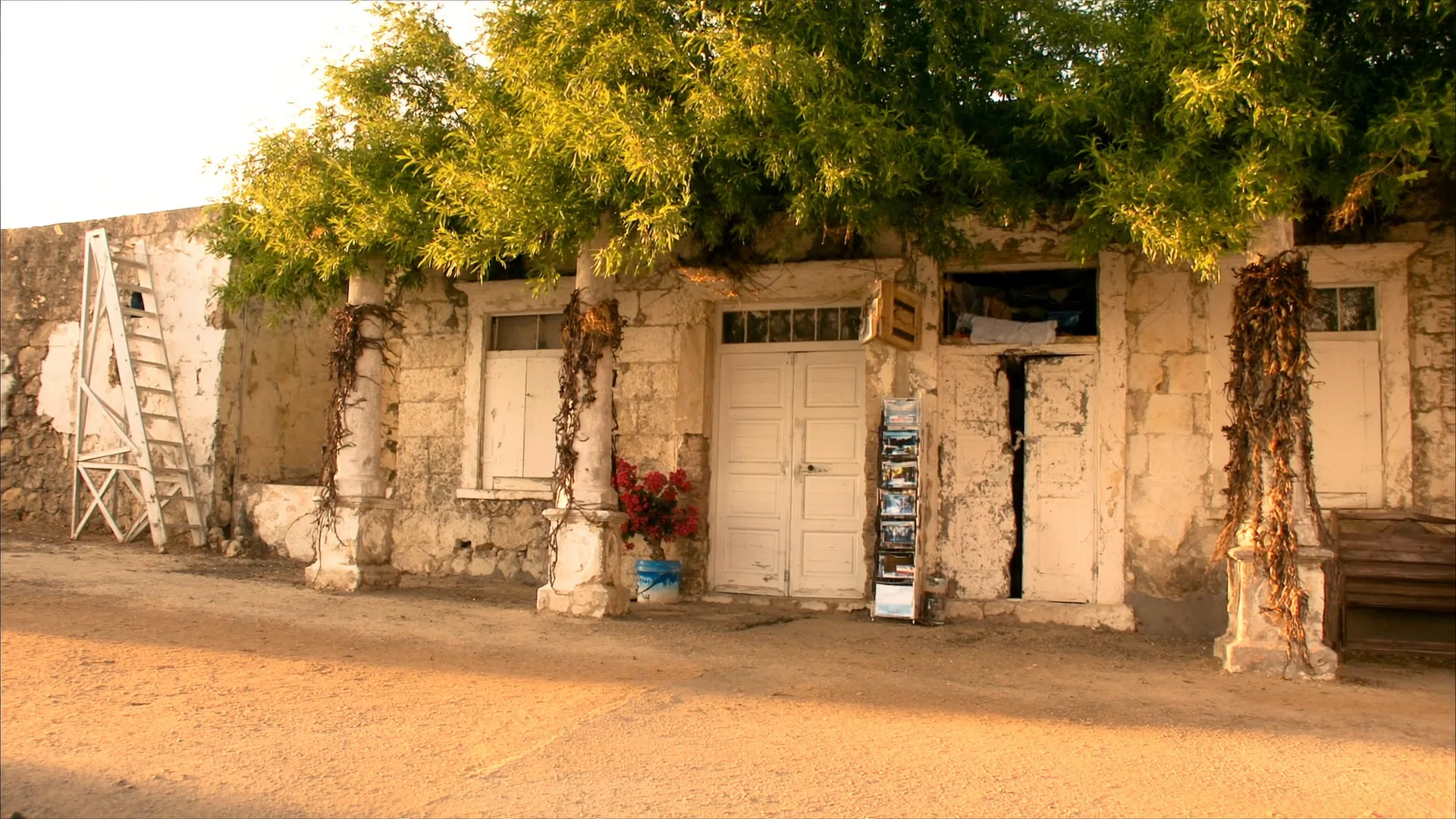Naechtliche Bar in Mikro Chorio