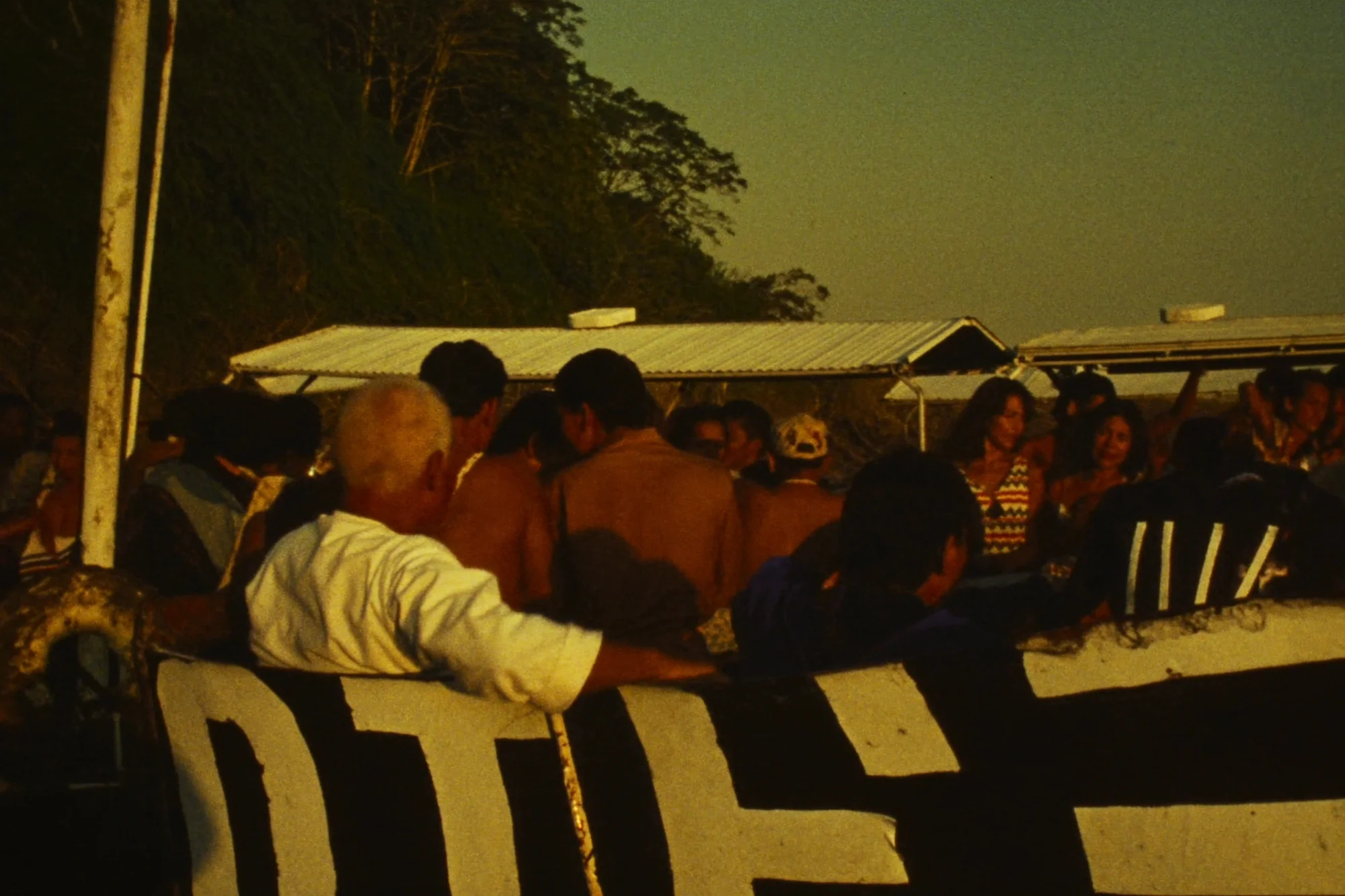 Flussboot auf dem Amazonas