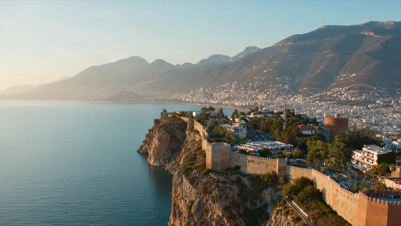 Kleopatra-Strand und die besten Badebuchten von Alanya