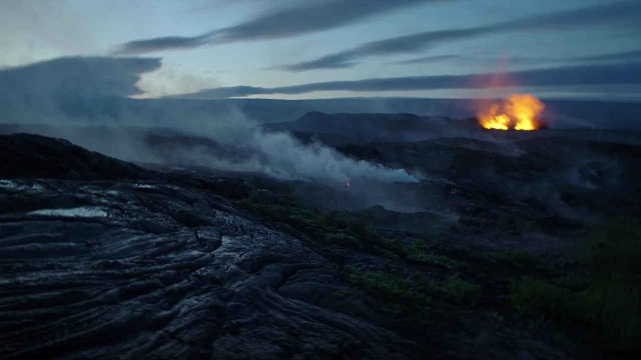 Big Island Hawaii mit Vulkanen und schwarzen Stränden