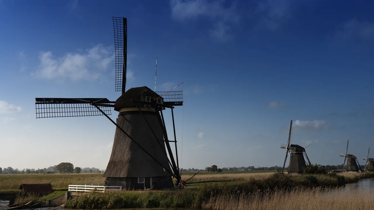 Kinderdijk und seine 19 Windmühlen im Polder