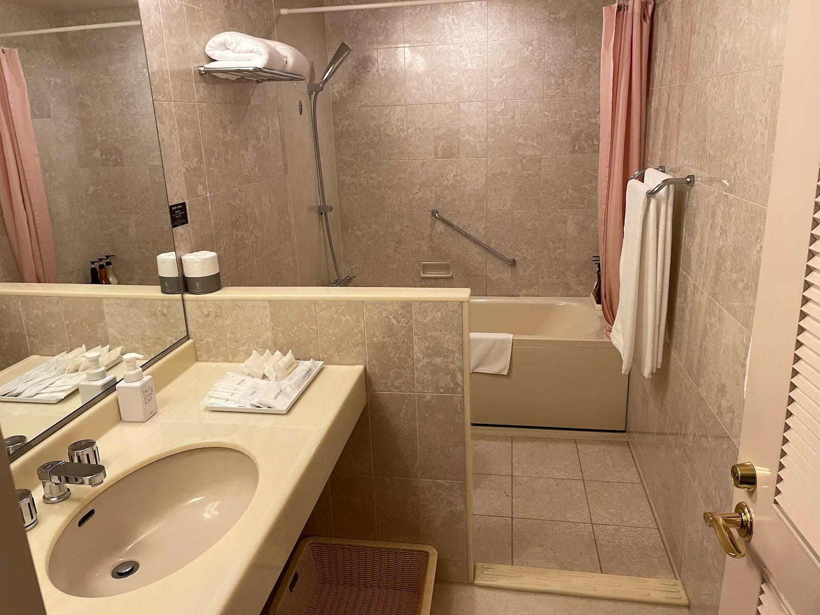 Luke Plaza Hotel